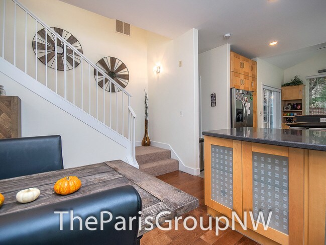 Building Photo - 9810 NE 130th Pl