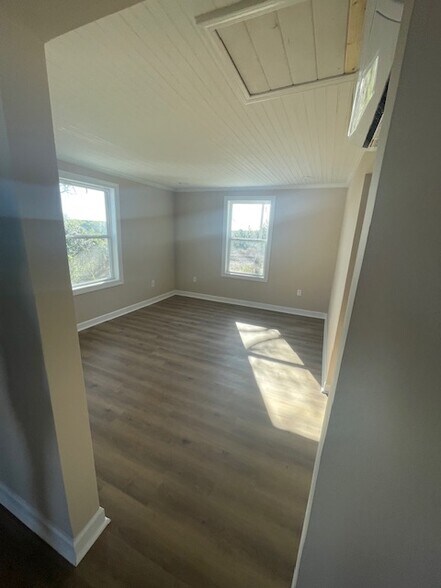 Building Photo - 686 N Norris Dr