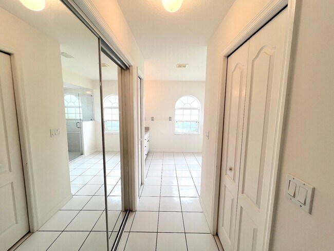 Building Photo - 106 Point of Woods Dr