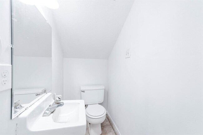 Building Photo - 9303 Kingsflower Cir