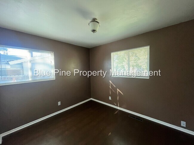 Building Photo - 611 Starlite Ave