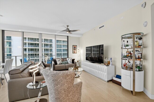 Building Photo - 3100 N Ocean Dr