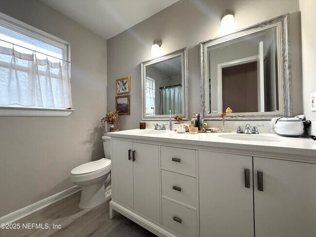 Building Photo - 1272 Arlingwood Ave