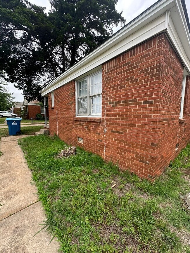 Building Photo - 1 bed, 1 bath, Duplex