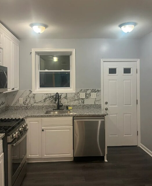 Building Photo - 2 Bedroom Plus Den 2.5 Bathrooms