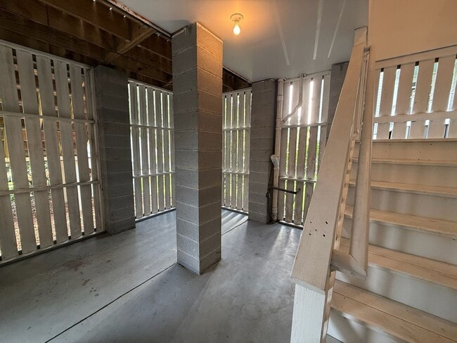 Building Photo - Available now. Amazing 4 BR/2.5 BA Home Available at Shellring at St Thomas Island!