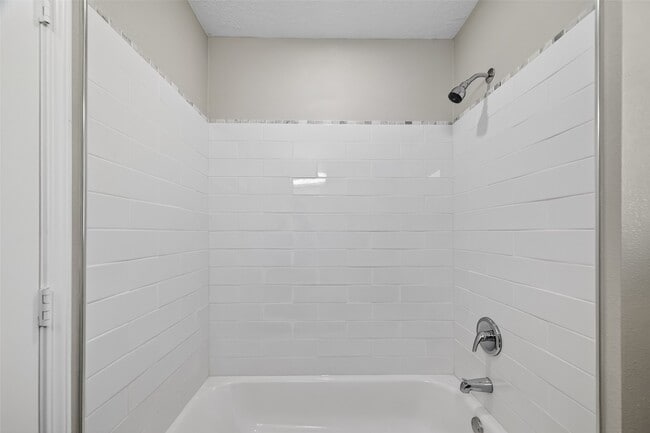 Building Photo - 7814 Pin Oak Dr