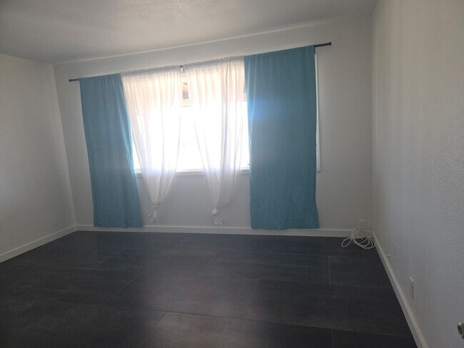 Building Photo - 3 Bedroom 1.5 Bath Modern Farmhouse near JT National Park * MOVE IN SPECIAL*