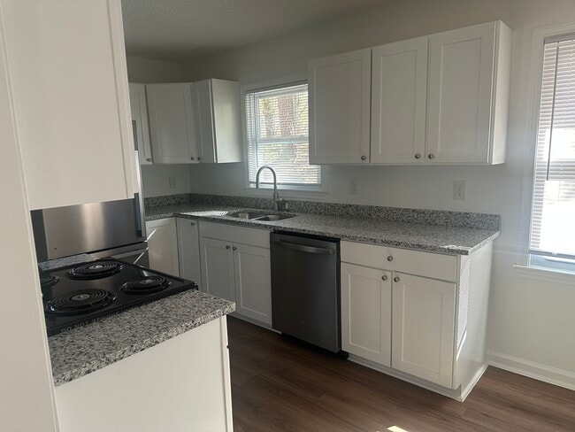 Building Photo - Enjoy Modern Living in This Beautifully Updated 3BR, 1.5BA Durham Home!