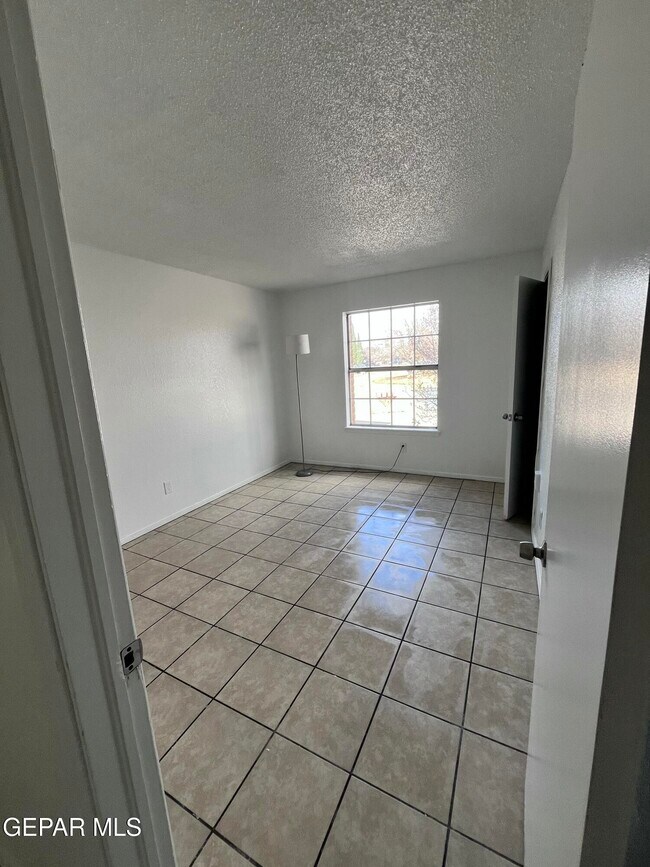 Building Photo - 5524 Oakbriar Cir