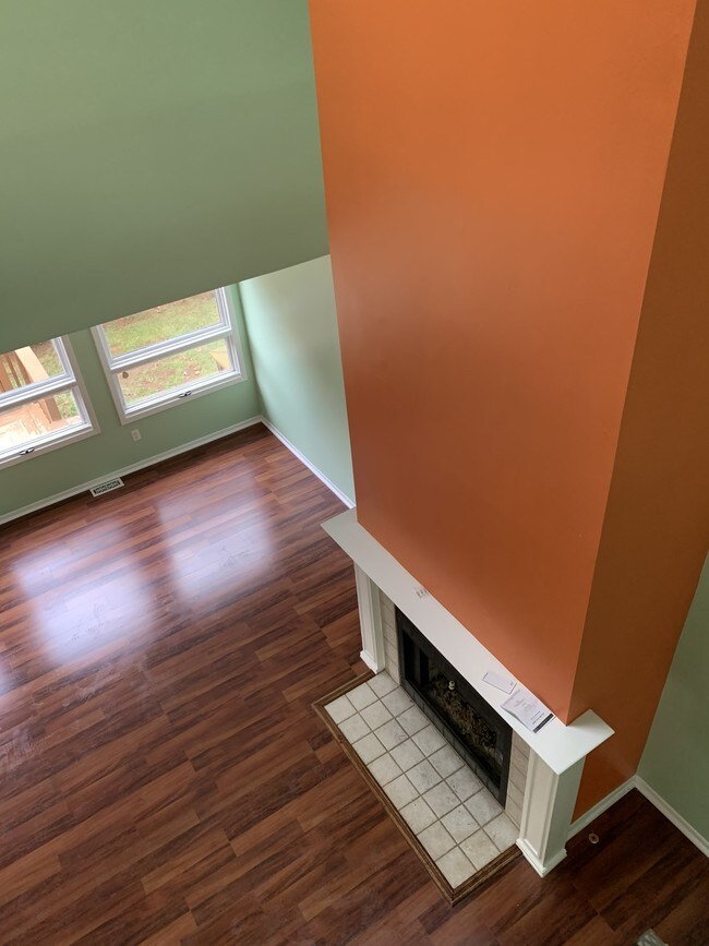 Building Photo - 64 Bond St