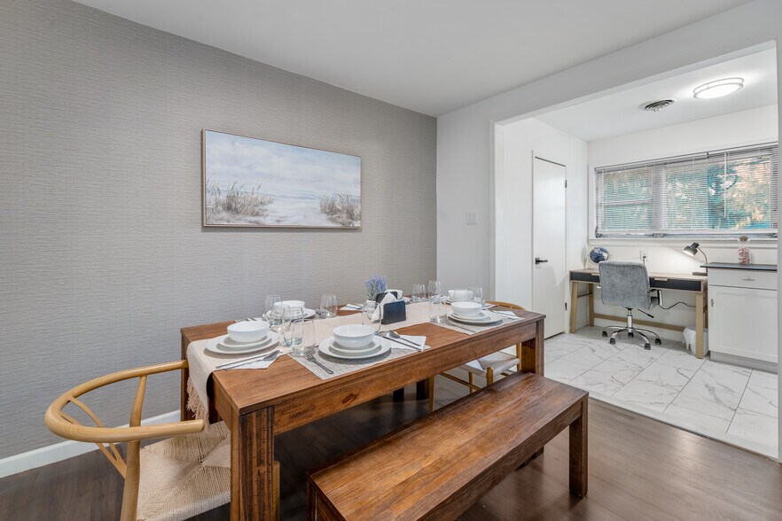 Building Photo - 1464 E 41st St