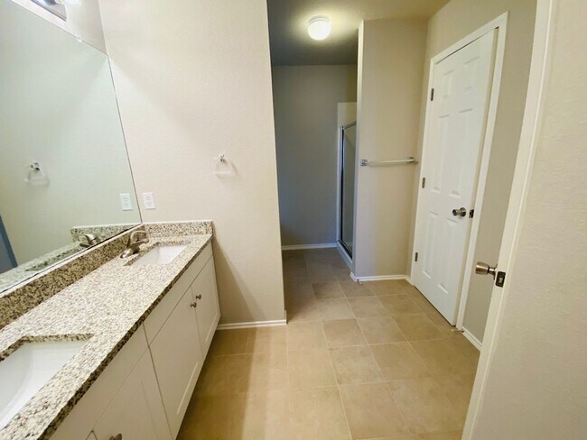 Building Photo - Great Home in Willow Run!