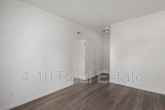 Building Photo - 2833 E Le Marche Ave