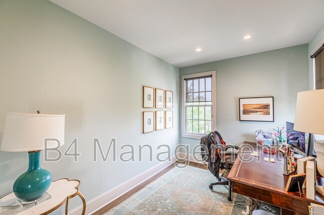 Building Photo - 103 Alester Square