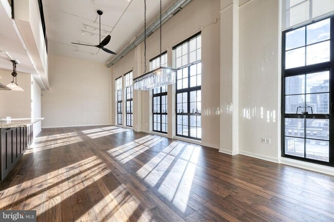 Building Photo - Live in luxury in the heart of Baltimore's esteemed Little Italy neighborhood!