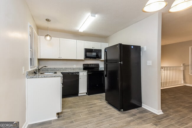 Building Photo - 8807 Crown Ct