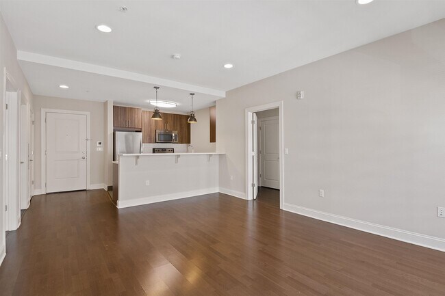 Building Photo - 100 Marshall St