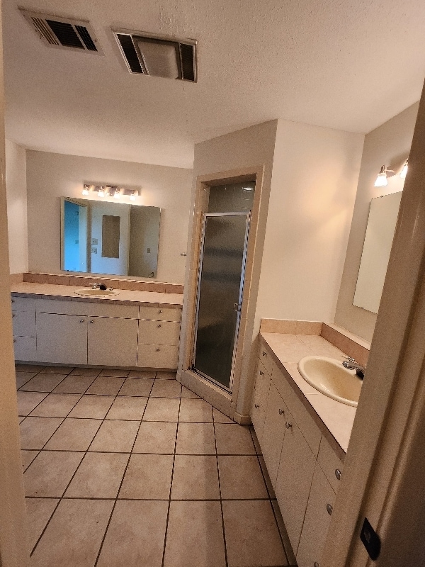 Building Photo - 542 S Deerfield Dr