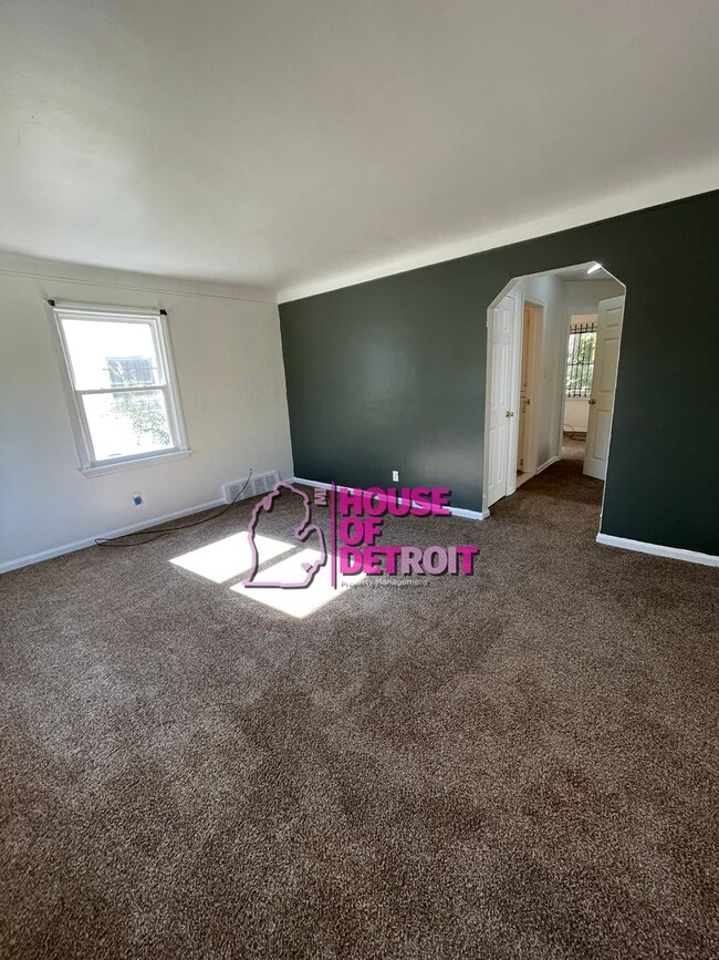 Primary Photo - 3 BEDROOM | 1 BATH | FREE PRE SCREEN