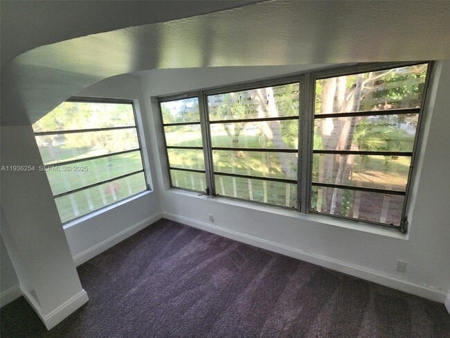 Building Photo - 609 S State Rd 7