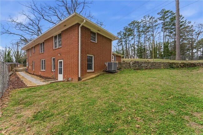 Building Photo - 2393 Lilla Cir SW