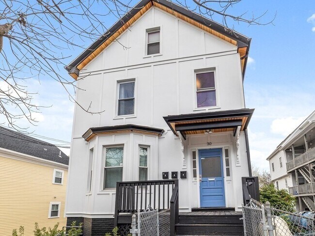 Building Photo - 30 Putnam St