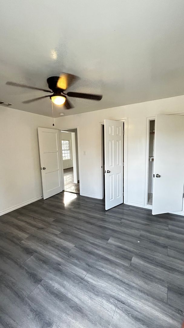 Building Photo - 306 W Sunkist St