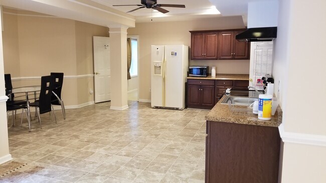 kitchen - 4072 Sapling Way