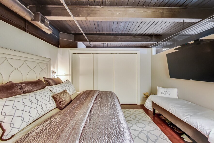 Building Photo - 540 N Lake Shore Dr