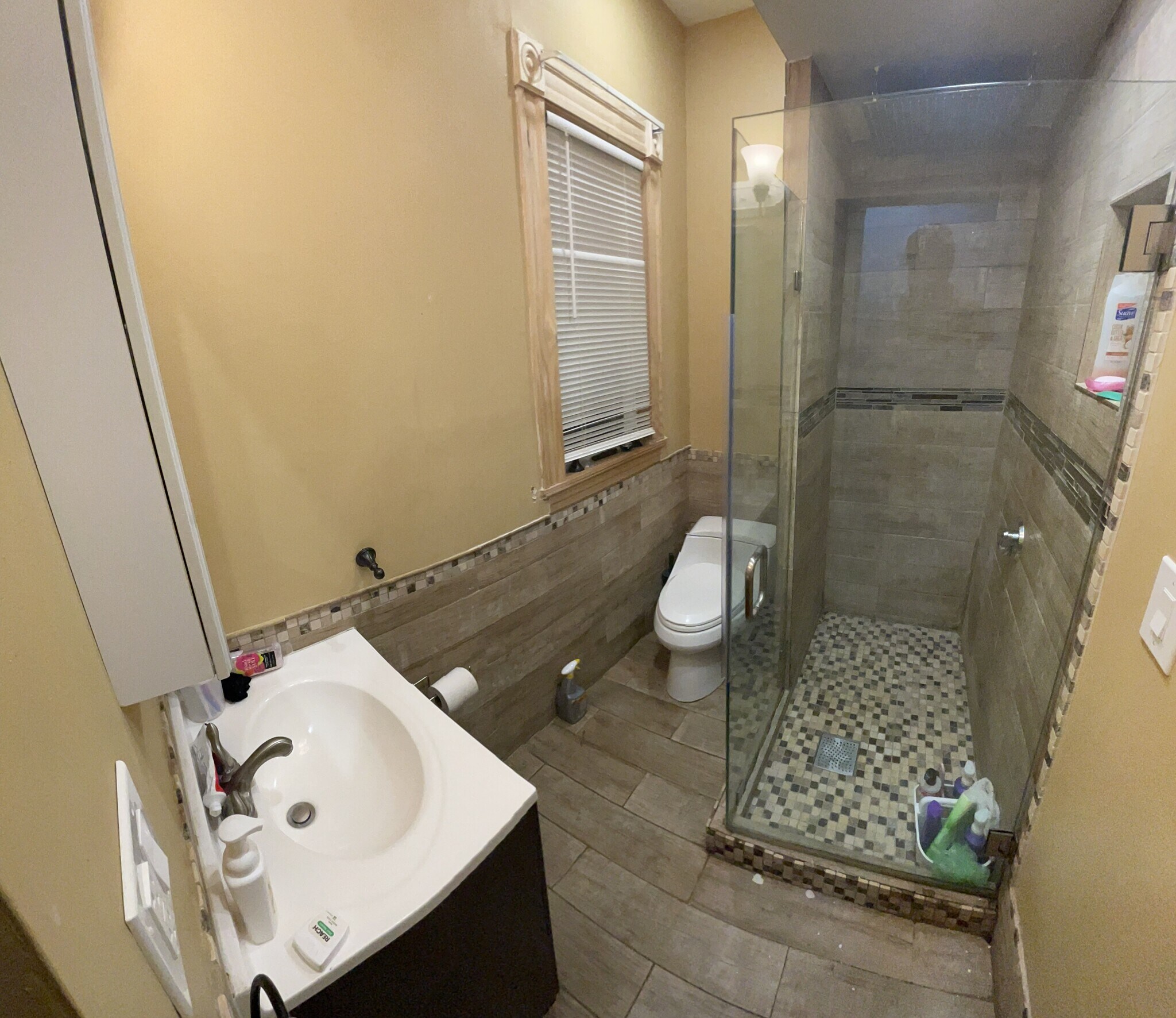 Building Photo - 34 Larchmont St