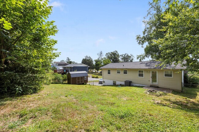 Building Photo - 4015 Shady Oak Dr