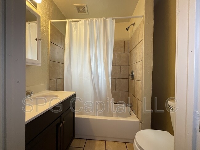 Building Photo - 524 S Queen St