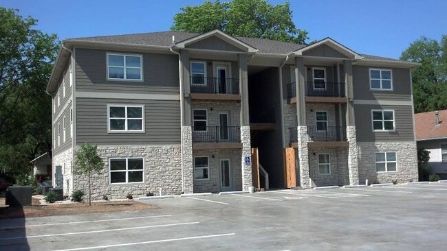 Primary Photo - Pre-Leasing Now! Modern 2 Bed, 2 Bath – Centrally Located!