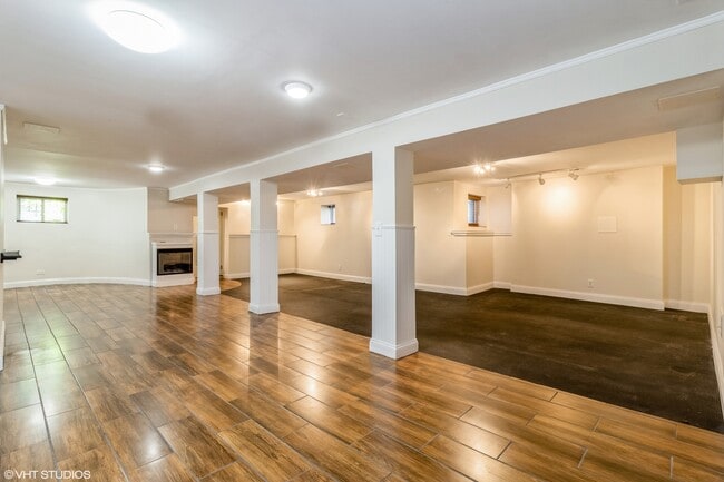 Building Photo - 836 E 52nd St