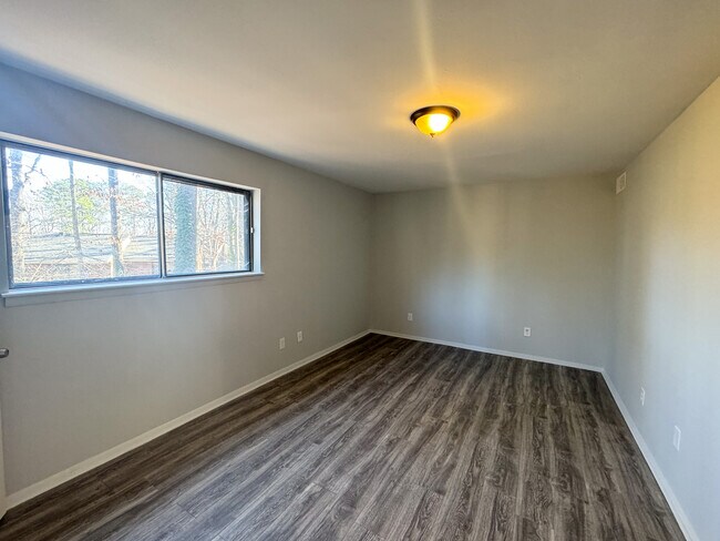 Building Photo - 1287 Schaub Dr