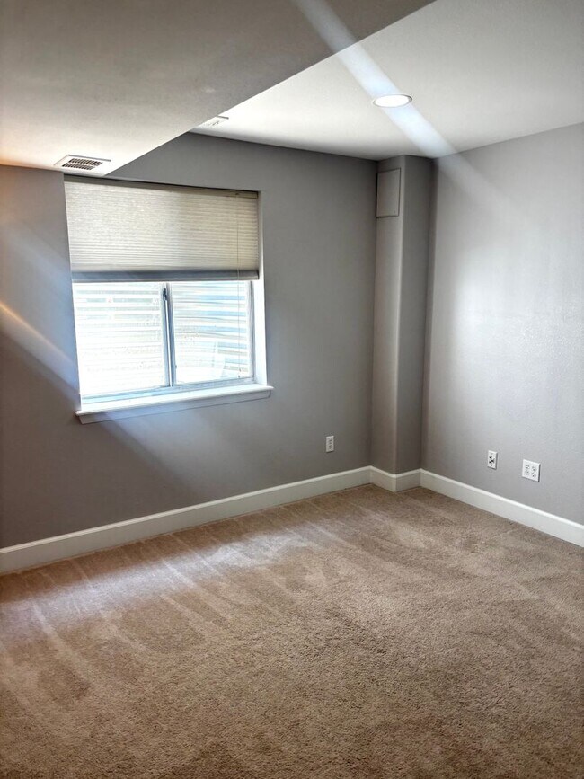 Building Photo - For Rent in Excellent Neighborhood! 80130