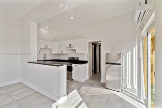 Building Photo - 2204 McKinley St