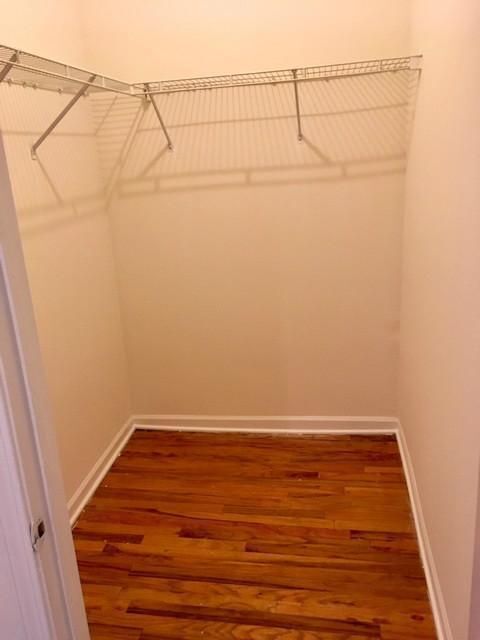 Building Photo - 917 W Dakin St