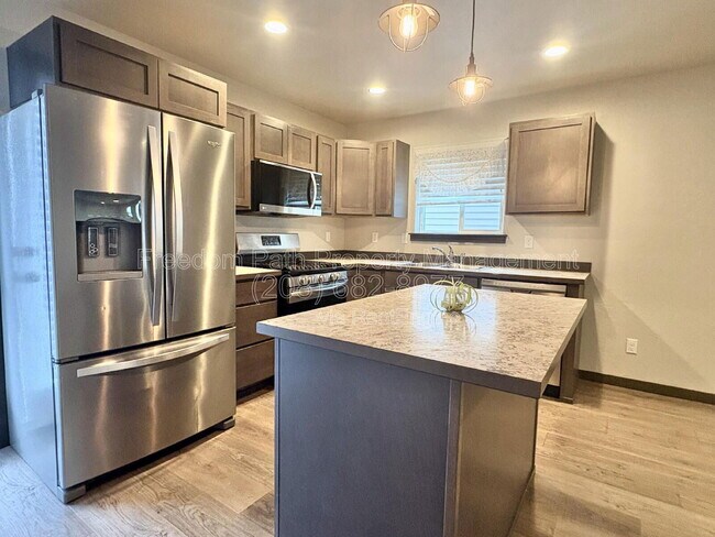 Building Photo - 1425 E Seleta Ln