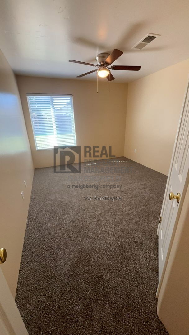 Building Photo - 9913 Pavilion Dr