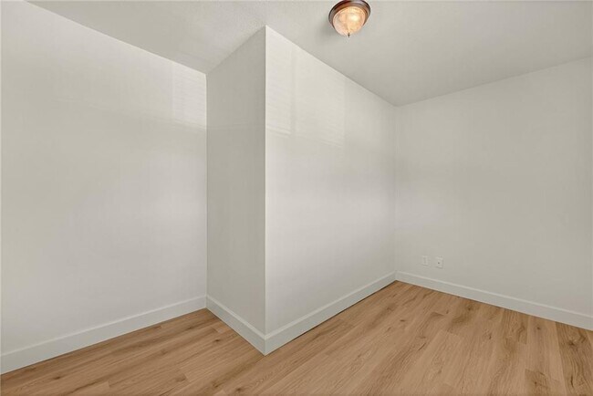 Building Photo - 117 E Adobe St