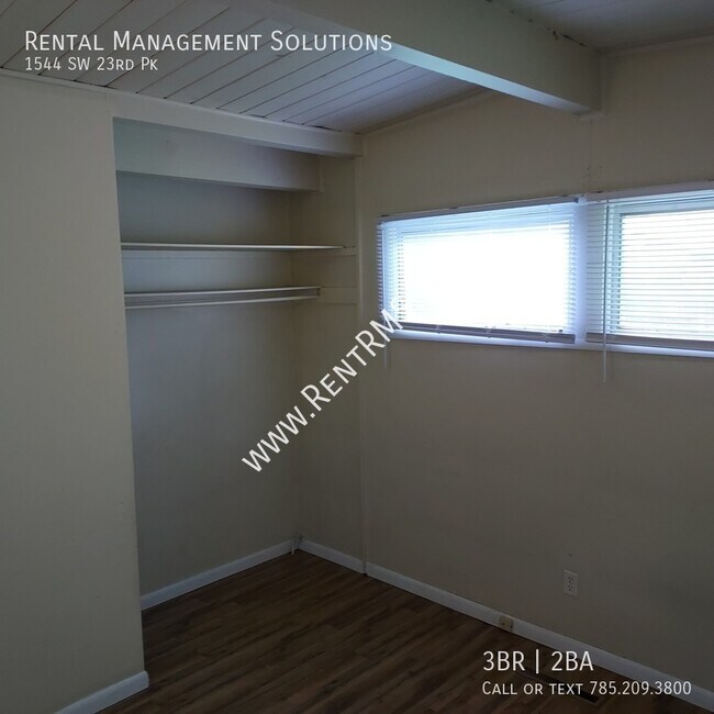 Building Photo - 1544 SW 23rd Park