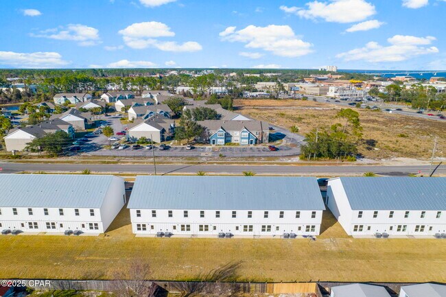 Building Photo - 7007 Patronis Dr