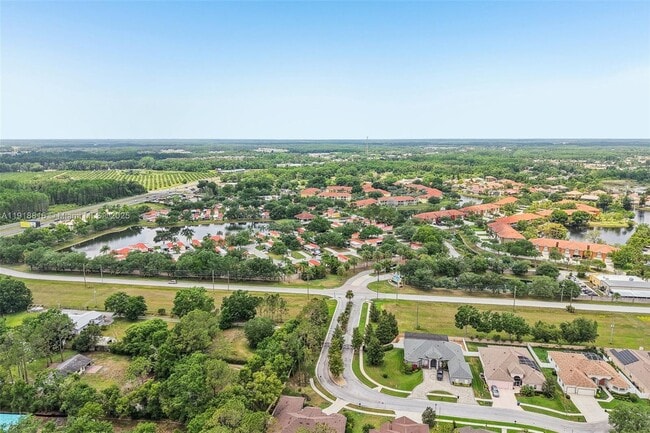 Building Photo - 6621 La Mesa Rd