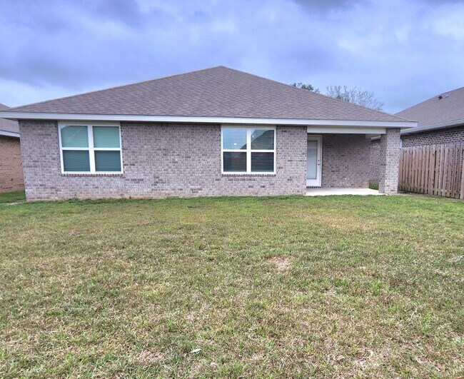 Building Photo - Newer 4 Bedroom, 2 Bath Smart Home located in the perfect location of Pensacola!