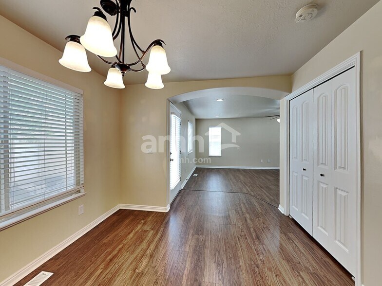 Building Photo - 4808 Addison Ave