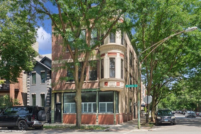 Primary Photo - 2329 N Oakley Ave