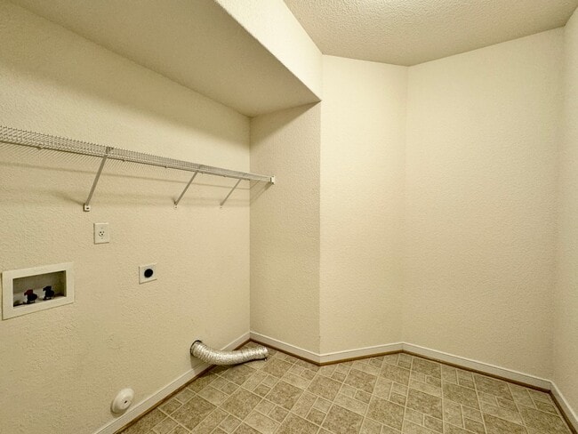 Building Photo - 3-Bedoom 1-Story Condo In Eagle Pointe! St...