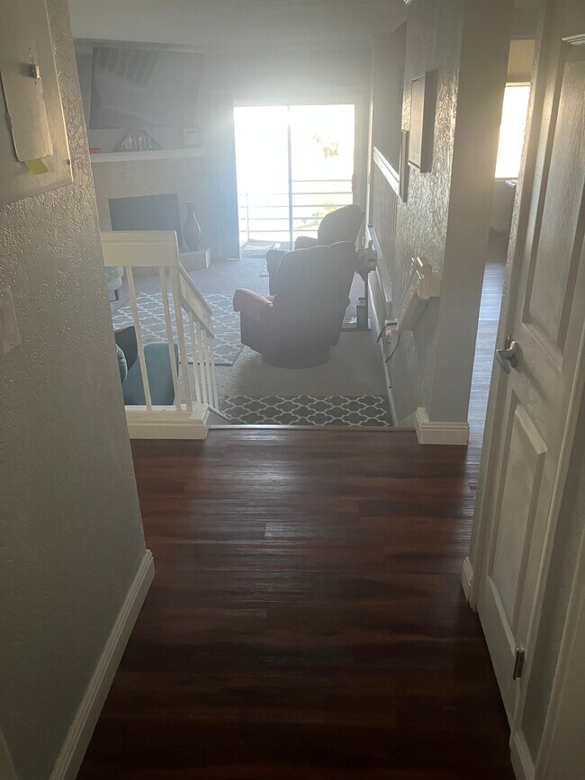 Building Photo - 1800 Club House Dr